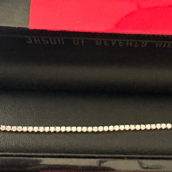 2 Prong 3CT, 18KTW 7" Diamond Tennis Bracelet like new! Jason of Beverly Hills. - Picture 6 of 8